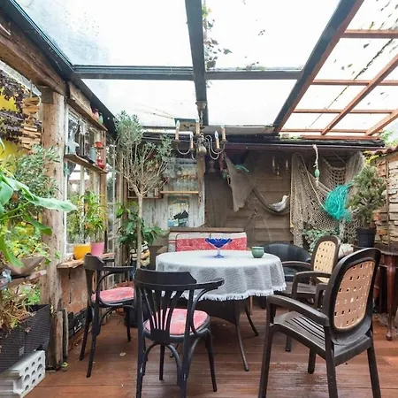 With 2 Bedrooms Ferienhaus *