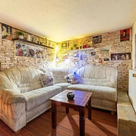 With 2 Bedrooms Ferienhaus *